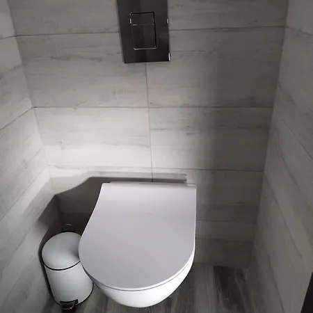 Goenyuei Alom Kucko Gönyů