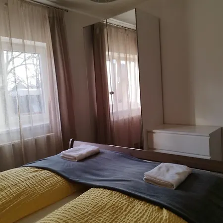 Goenyuei Alom Kucko Gönyů