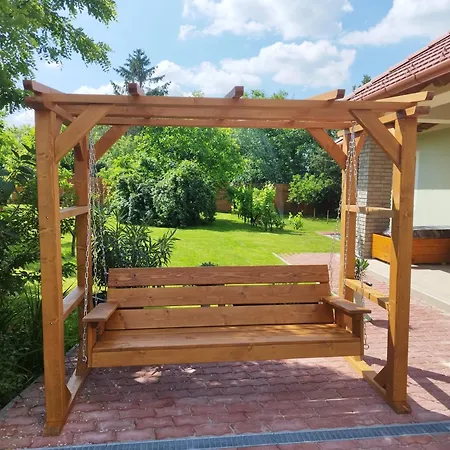 Goenyuei Alom Kucko *